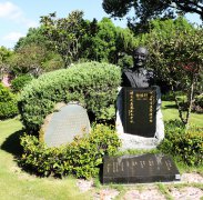 黎焕颐纪念碑：诗魂永驻，岁月铭记