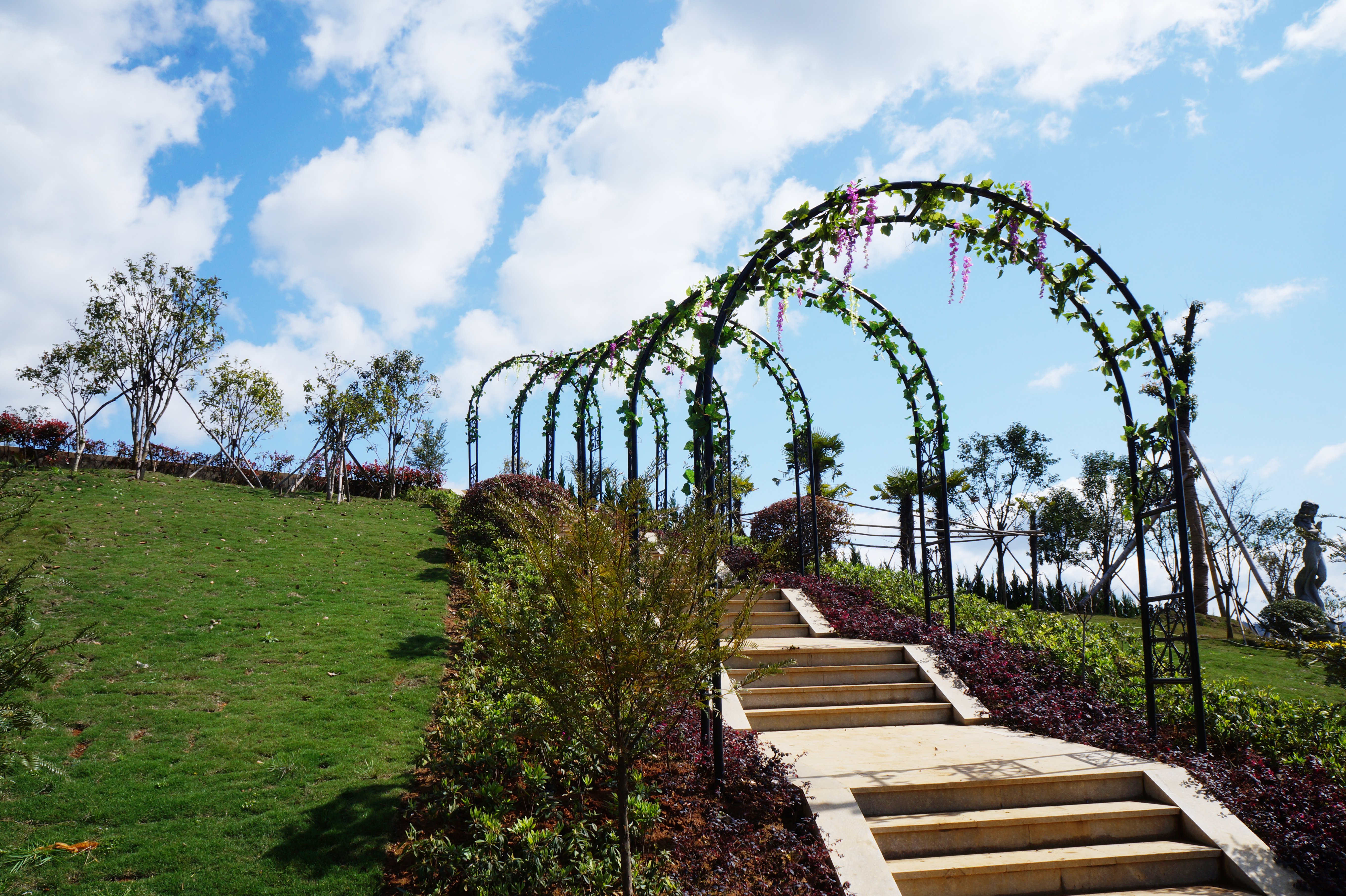 老旧公墓如何改造：以文化为魂，融入现代城市